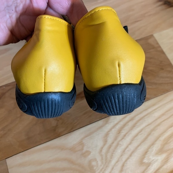 Mjs skull and crossbones slip ons. Size 8 - Picture 5 of 8